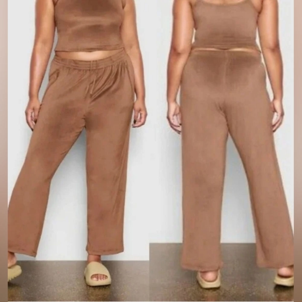 Skims lounge pants